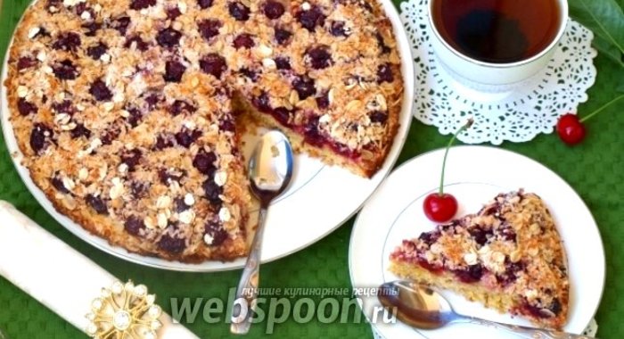 Пирог с вишней и овсяными хлопьями
