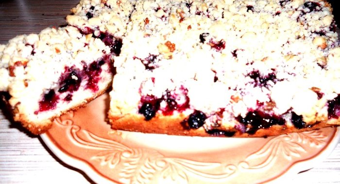 Смородиновый пирог с крошкой