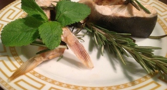 Горбуша с розмарином и мятой