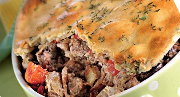Пирог с мясом антилопы и почками