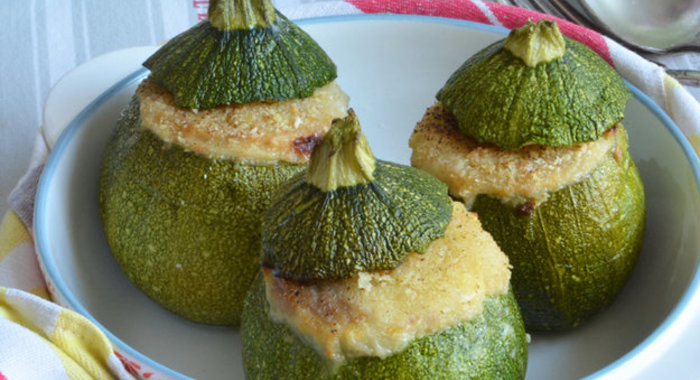Круглые цукини, фаршированные тунцом