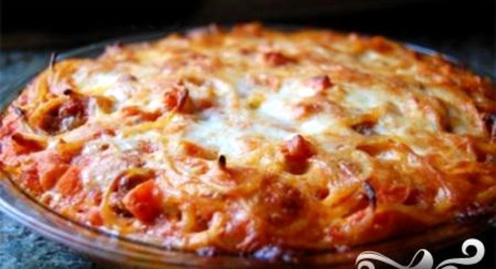 Пирог из спагетти, помидоров и говядины