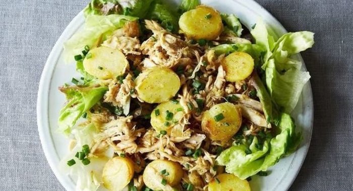 Теплый салат с молодым картофелем