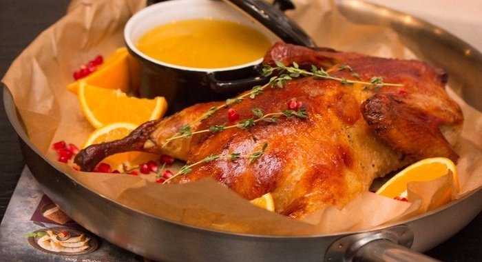 Утка с яблоками, апельсинами и тимьяном