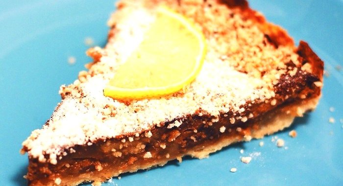 Зимний пирог с яблоками и вареной сгущенкой