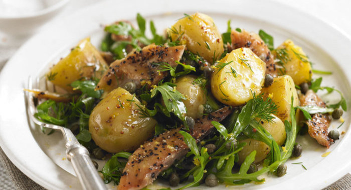 Салат из скумбрии с горчичной заправкой