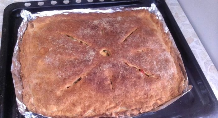 Пирог на готовом тесте с курицей, картофелем и болгарским перцем