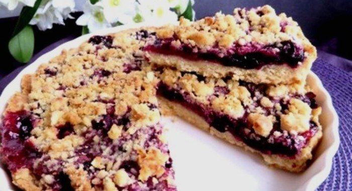 Постный черничный пирог