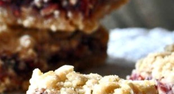 Овсяно-кокосовый пирог с малиной