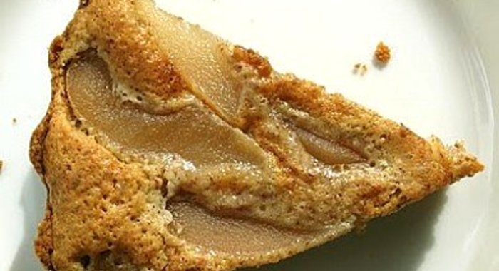 Шарлотка с грушей в мультиварке