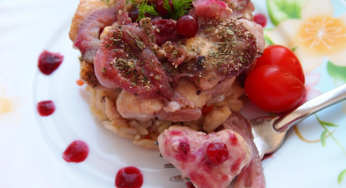 Куриное филе в клюквенно-луковом соусе