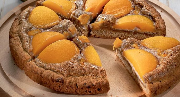 Ореховый пирог с абрикосами