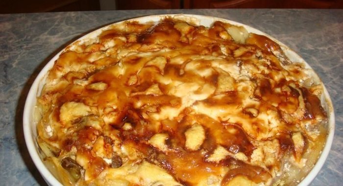Запеканка картофельная с фаршем сыром