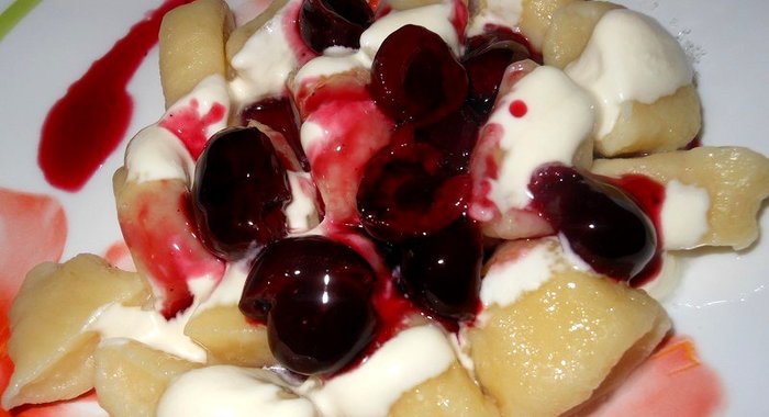 Ленивые вареники с вишней