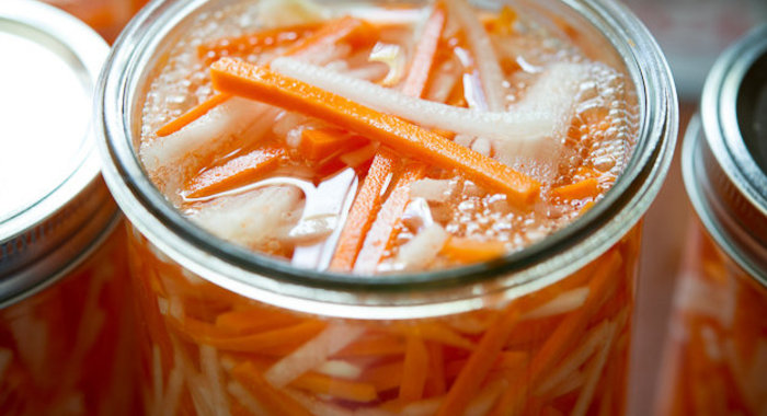 Маринованная морковь с дайконом по-вьетнамски