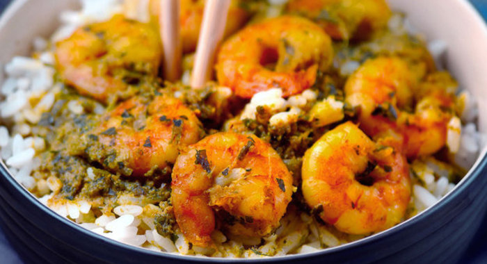 Жареные креветки с перцем и лимоном