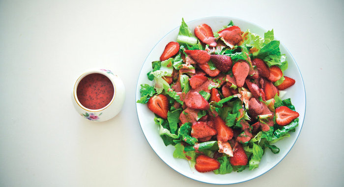 Клубничный салат с заправкой