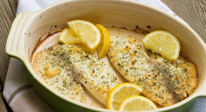 Тилапия с лимонно-чесночным соусом