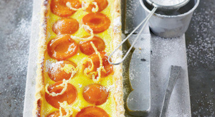 Пирог с абрикосами и лимонной глазурью