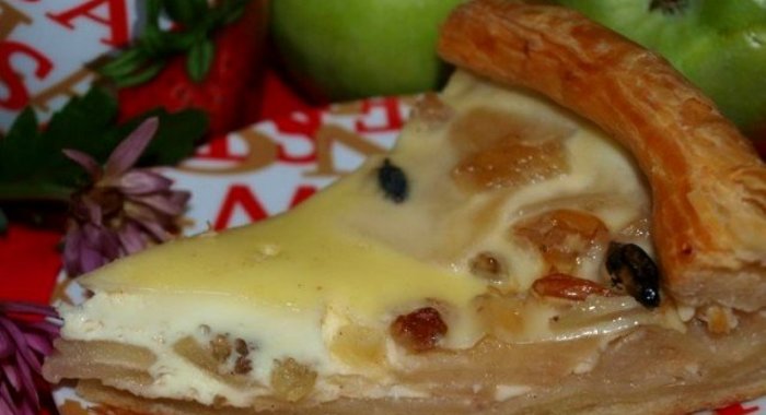 Яблочный пирог из слоеного бездрожжевого теста