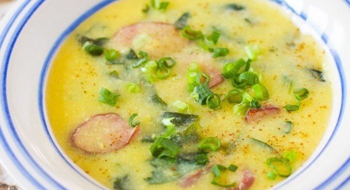 Мексиканский кукурузный суп с колбасками