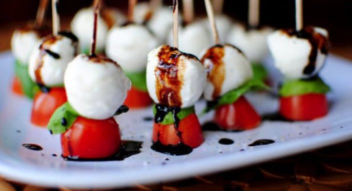 Канапе мини-капрезе