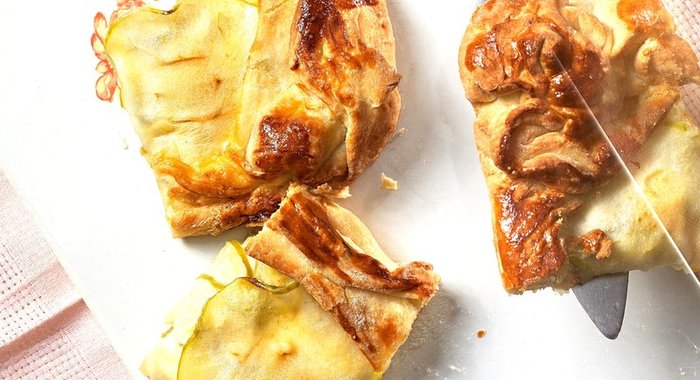 Пирог с творогом и яблоками