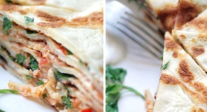 Блинный пирог с помидорами, грибами и сыром