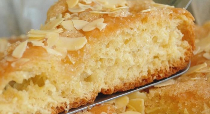 Быстрый дрожжевой пирог с кардамоном