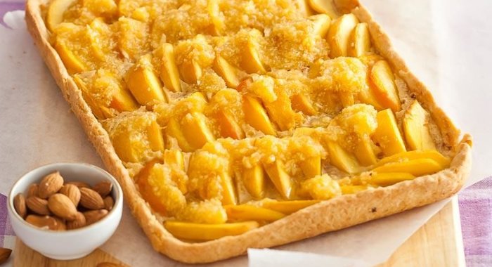 Пирог с персиками