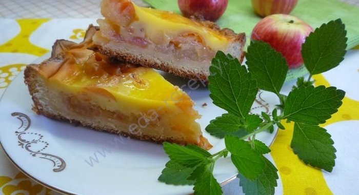 Яблочный пирог со сметанной заливкой