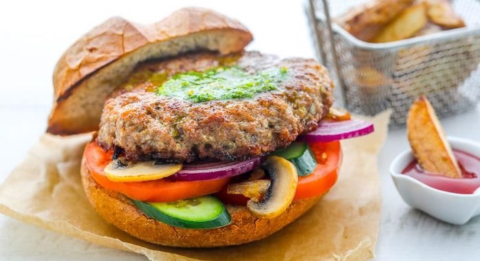 Рыбный суп с семгой и помидором