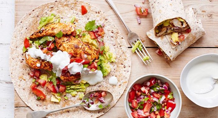 Фахитас с курицей и авокадо