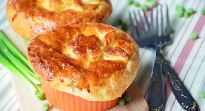 Мясной пирог в горшочке