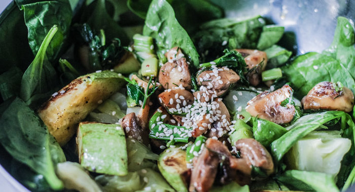 Теплый вегетарианский салат