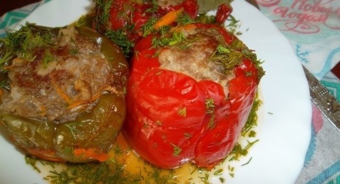 Перцы, фаршированные мясом и рисом