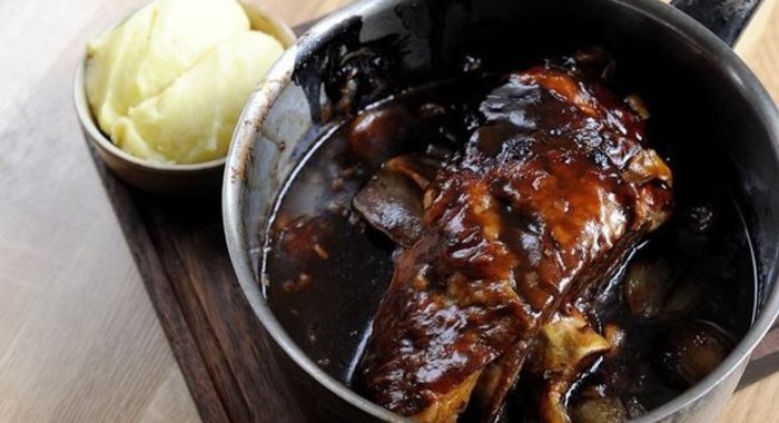 Ягненок с луком и тимьяном