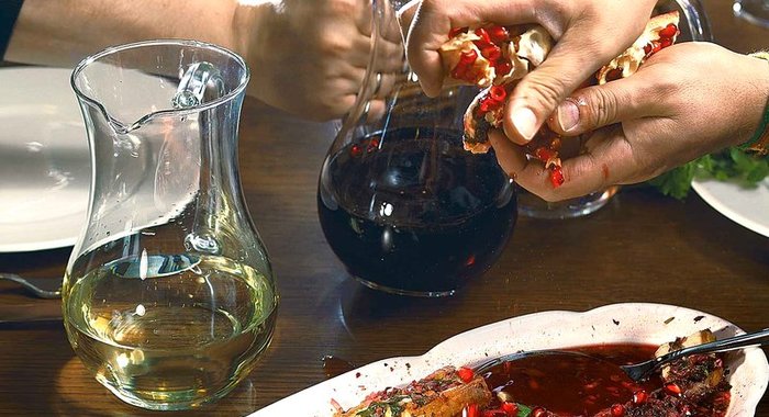 Осетрина в гранатовом соусе