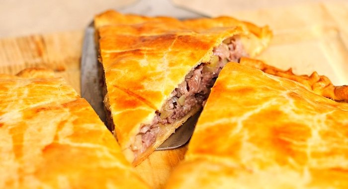 Пирог с капустой и фаршем
