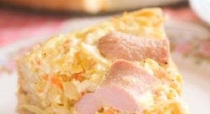 Пирог с квашеной капустой и сосисками