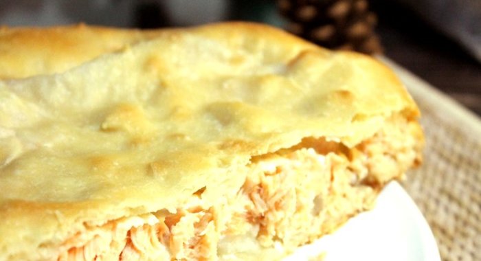 Расстегай с красной рыбой