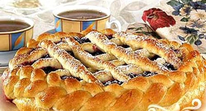 Открытый пирог со смородиной
