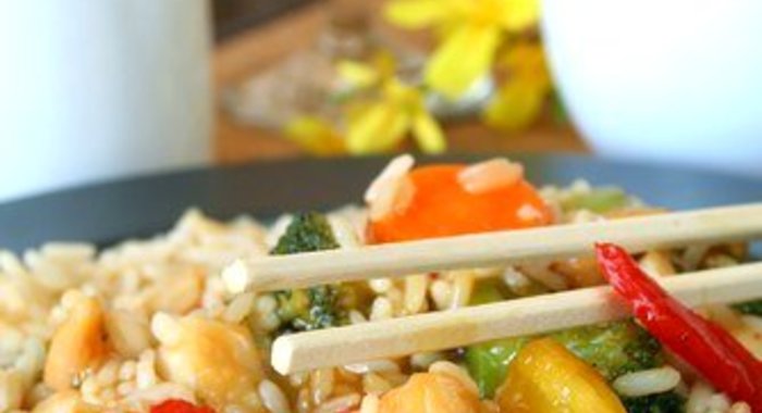 Жареные овощи с лимонной травой и базиликом в кокосовом молоке