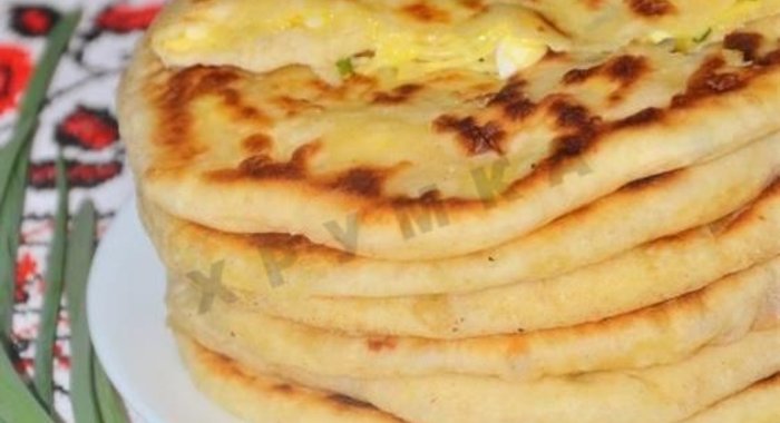 Лепешки с зеленым луком и моцареллой