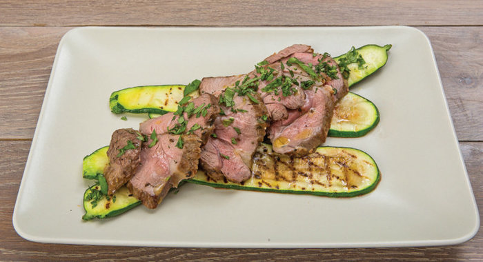 Баранина с розмарином, цукини и мятой