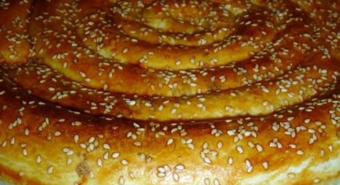 Слоеный пирог со шпинатом и сыром