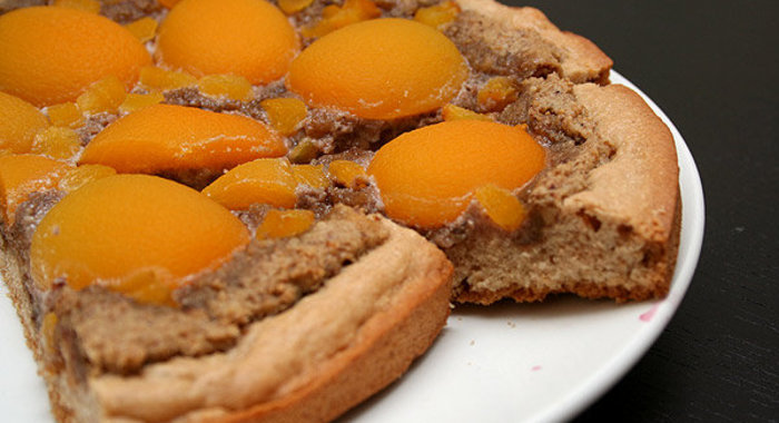 Ореховый пирог с абрикосами