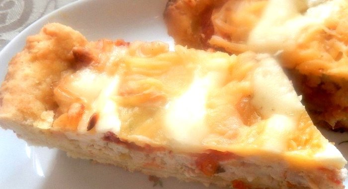 Открытый пирог с мясом и овощами