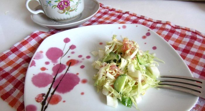 Салат из семги с капустой