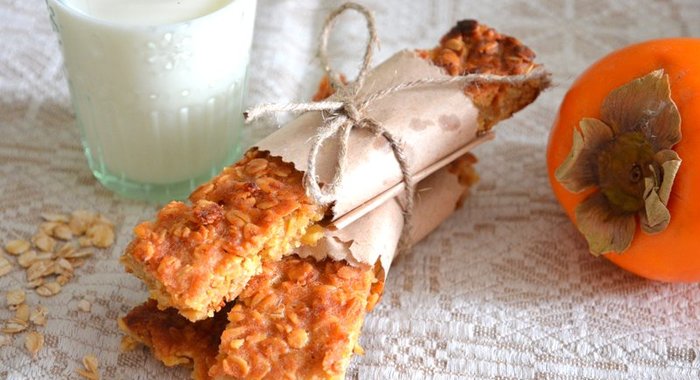 Полоски из овсянки с хурмой